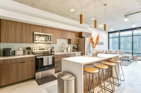 Rooftop Pool & Hot tub Gym King Bed Parking Salt Lake City